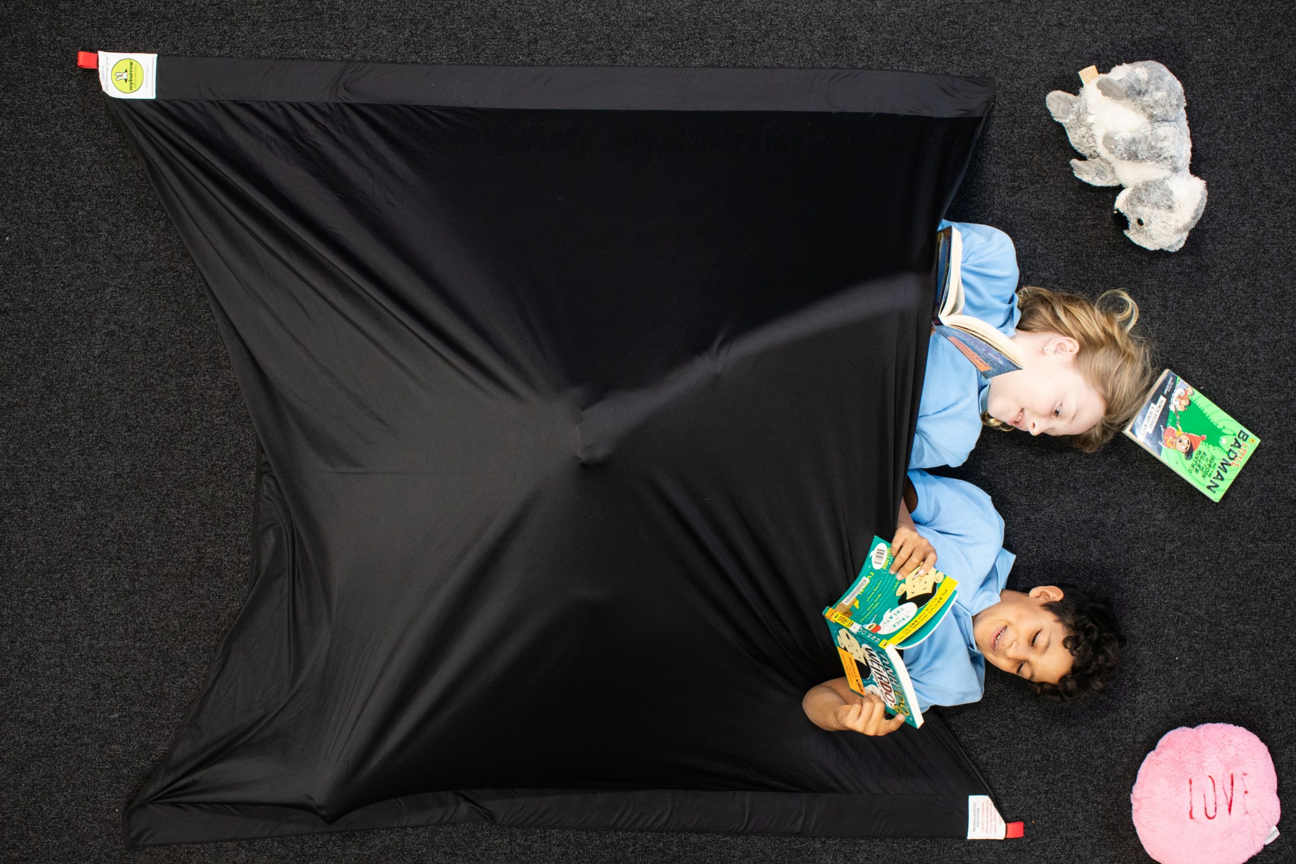 black stretchable blanket for kids